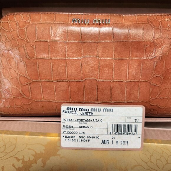 Miu Miu wallet - Beautiful condition, With Box - Picture 2 of 7